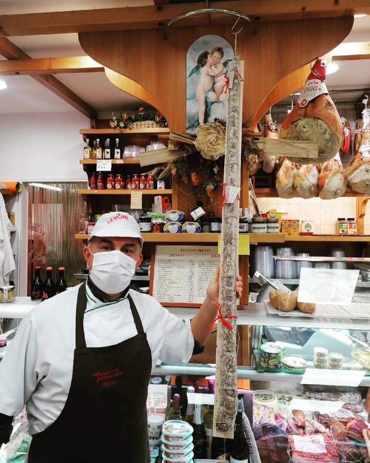 Il salame lungo un metro e mezzo